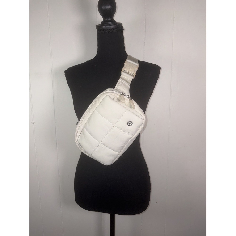 Lululemon Quilted Grid Belt Bag Hand Warmer 1.5L White Opal - Picture 3 of 12